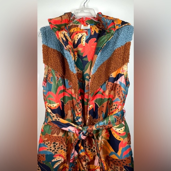 NWOT FARM RIO Lively Tropical Print Sleeveless Puffer Vest One Size - Picture 4 of 11
